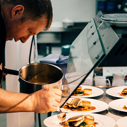 12 vnt. plieninių virtuvės puodų ir keptuvės komplektas su dangteliais