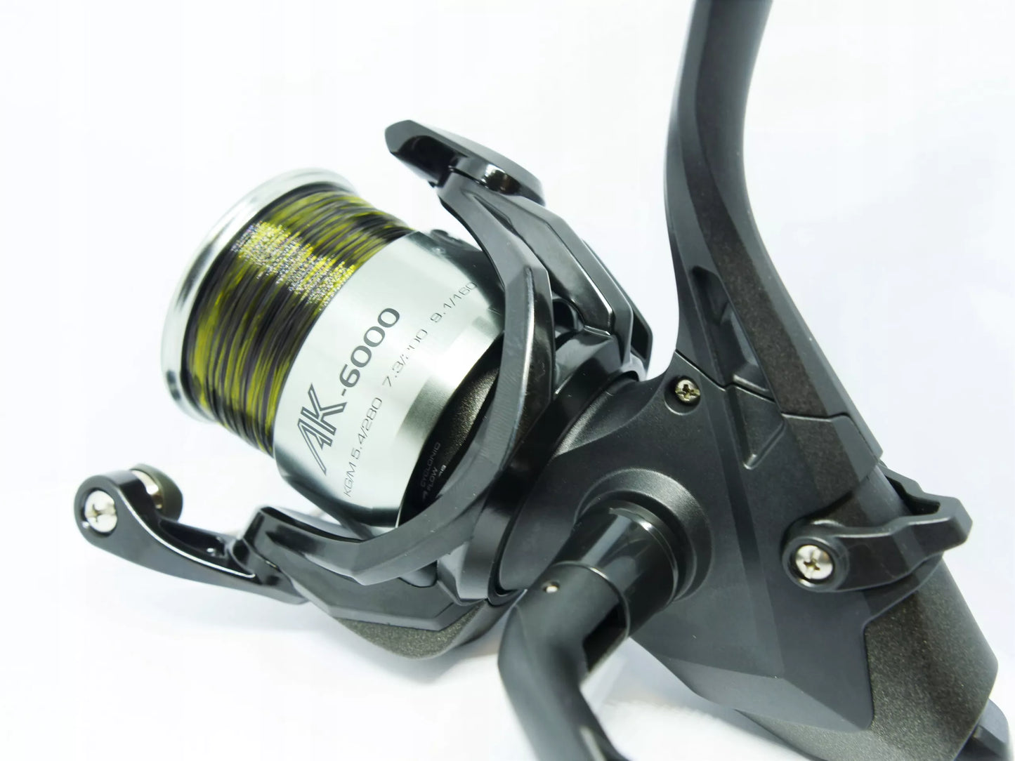 OKUMA AK 6000 ritė su valu + atsarginis būgnelis su laisva eiga PROMO