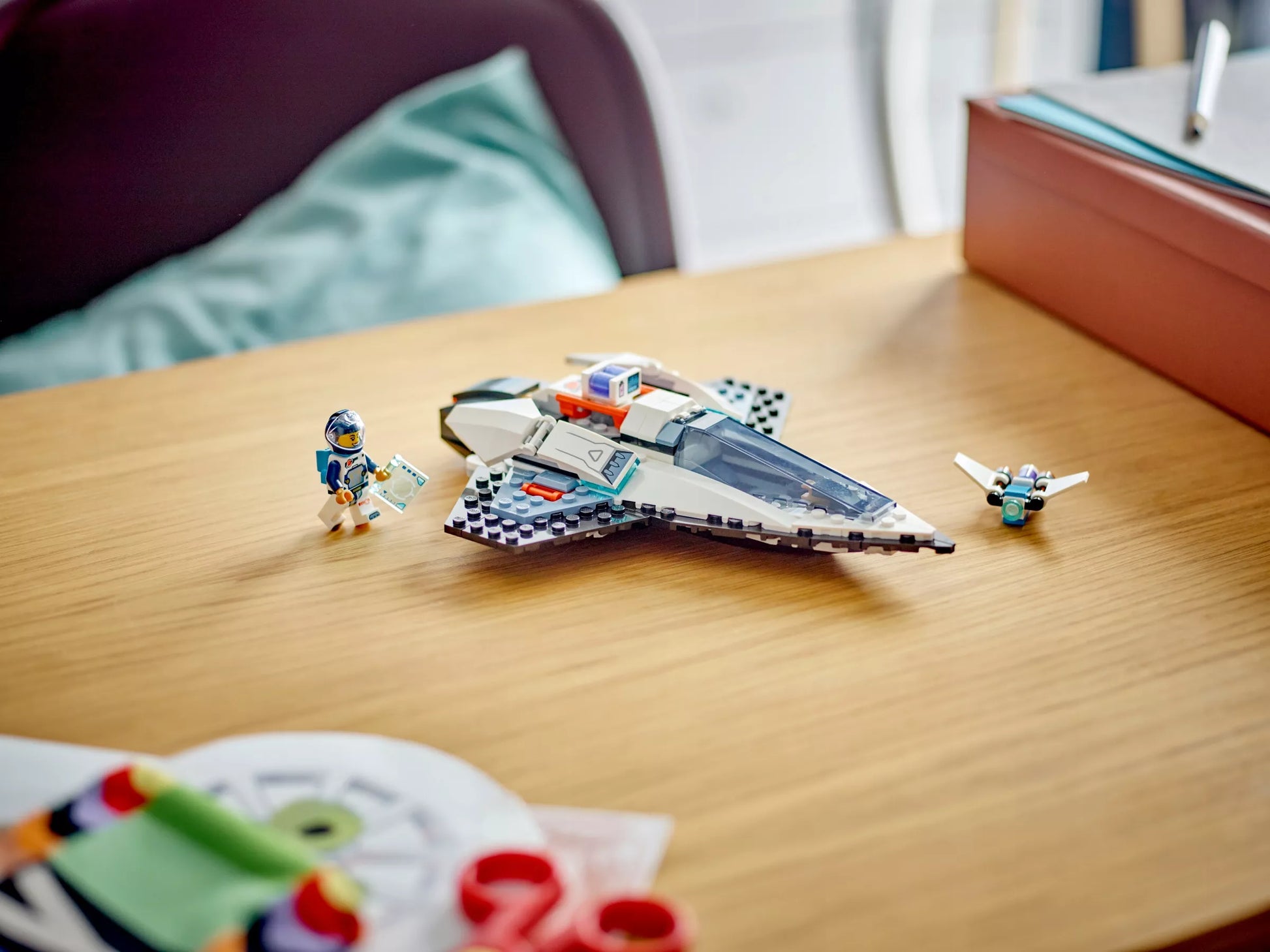 LEGO City Žvaigždėlaivio erdvėlaivis 60430 – kosminis nuotykis vaikams nuo 6 metų