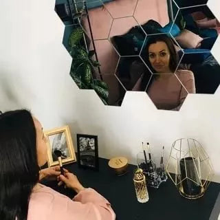 LUSTRA HEXAGON komplektas 12 vnt. DEKORATYVINIAI veidrodžiai sieniniai į kambarį 9cm madingi
