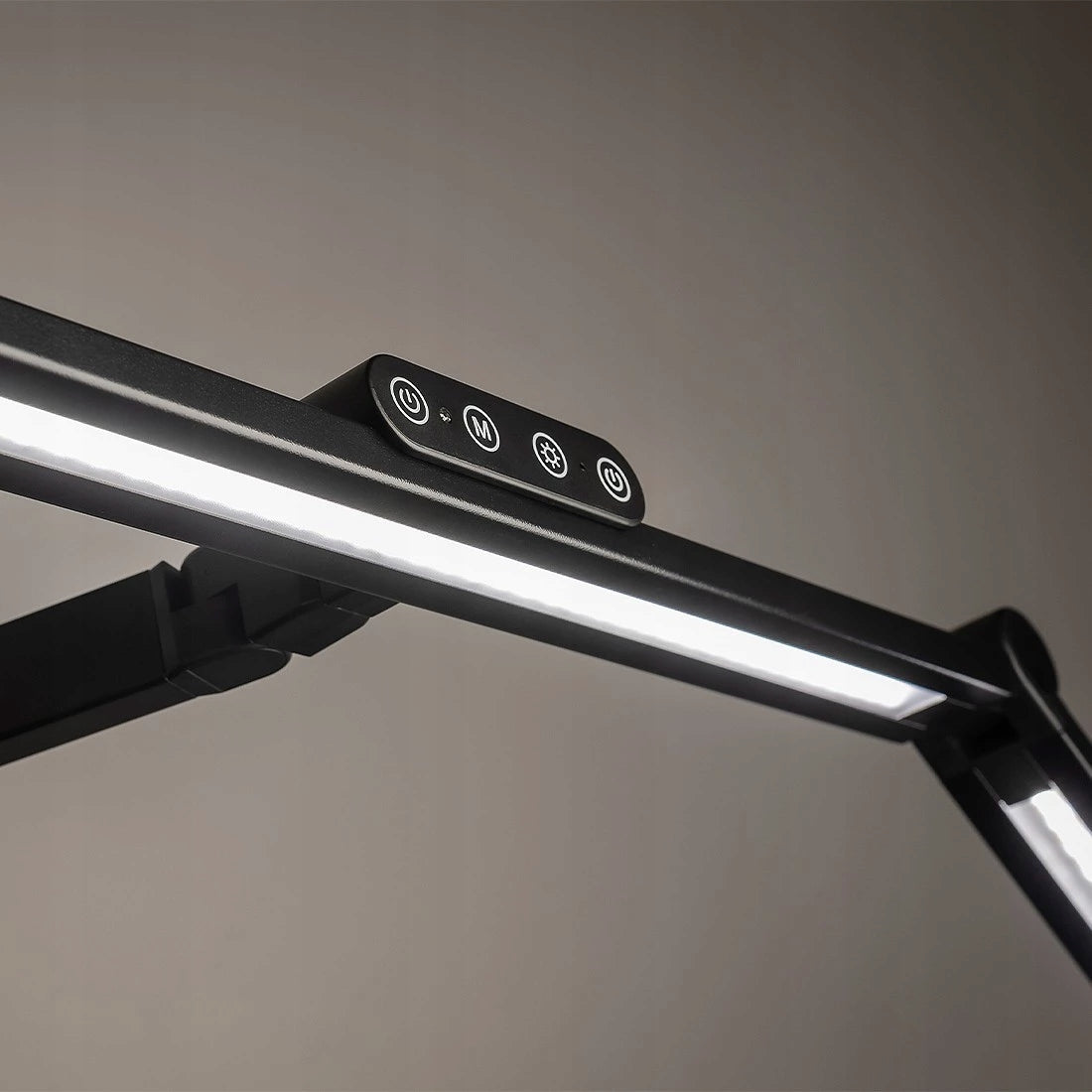 Lėmė be šešėlių braižomoji stalinė lempa su reguliuojamu kosmetiniu / manikiūro galvute