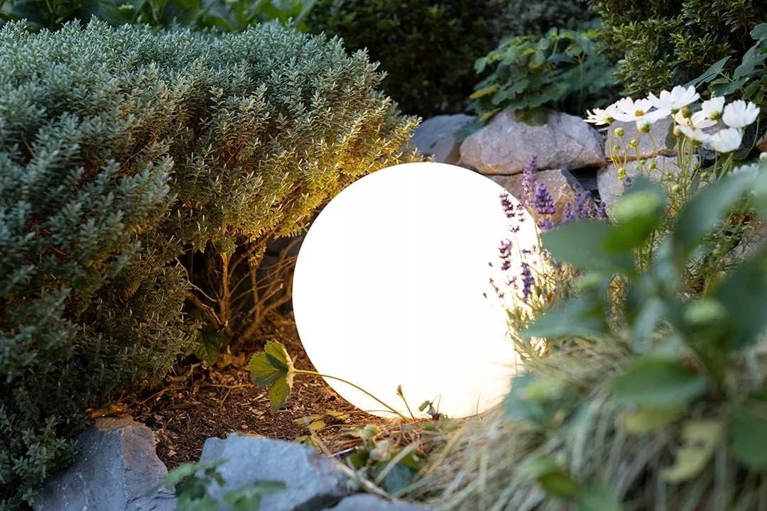 Sodo rutulio formos LED šviestuvas baltas 30cm IP65 230V E27 su integruotu smaigu į žemę