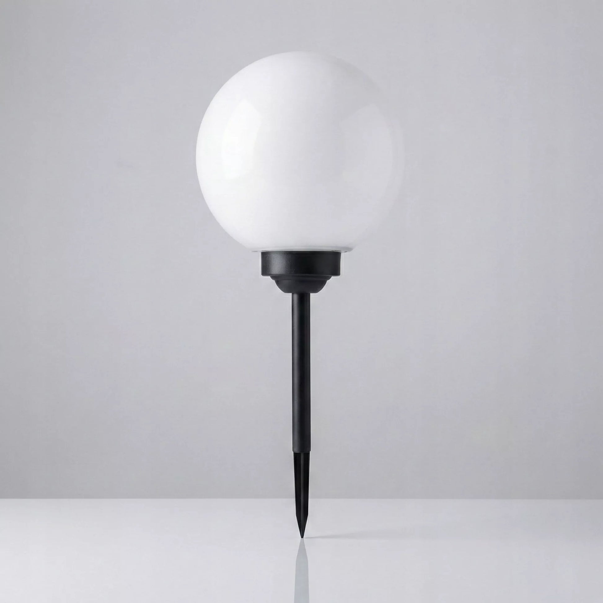 Ogródkowa lampa solarna LED w kształcie kuli, słupek do wbicia, 20 cm, czujnik zmierzchu, mocna