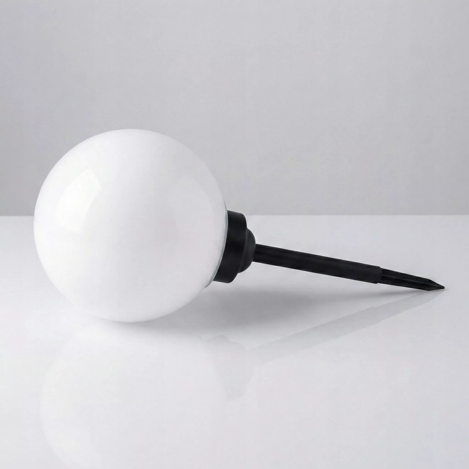 Ogródkowa lampa solarna LED w kształcie kuli, słupek do wbicia, 20 cm, czujnik zmierzchu, mocna
