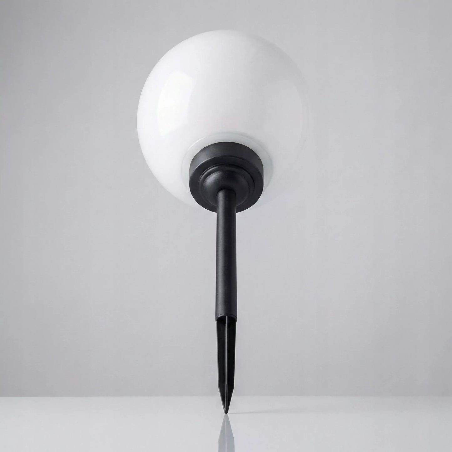 Ogródkowa lampa solarna LED w kształcie kuli, słupek do wbicia, 20 cm, czujnik zmierzchu, mocna