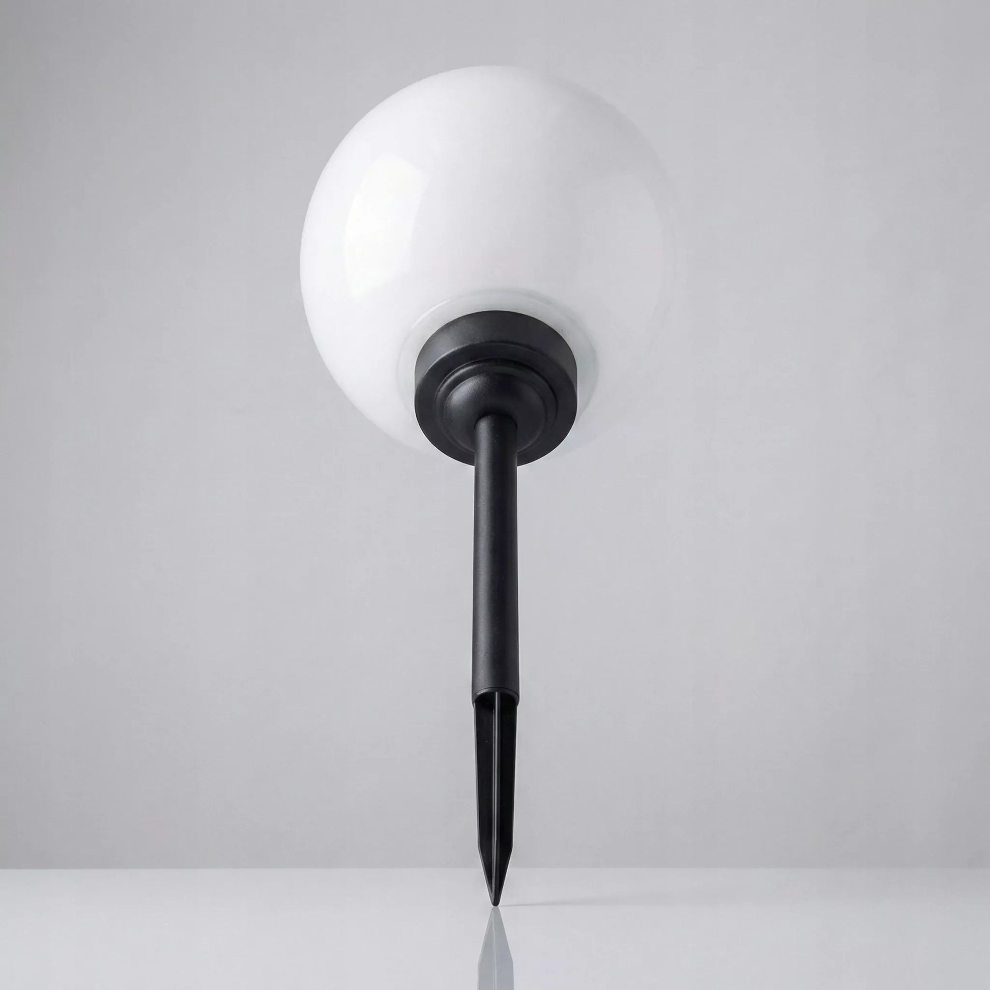 Ogródkowa lampa solarna LED w kształcie kuli, słupek do wbicia, 20 cm, czujnik zmierzchu, mocna