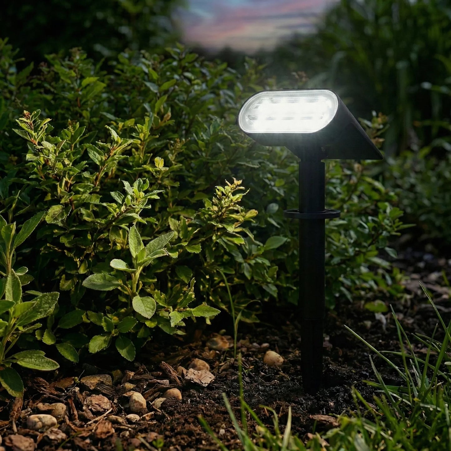 Solarna lampa ogrodowa LED, reflektor i kinkiet ścienny 2 w 1 z czujnikiem zmierzchu