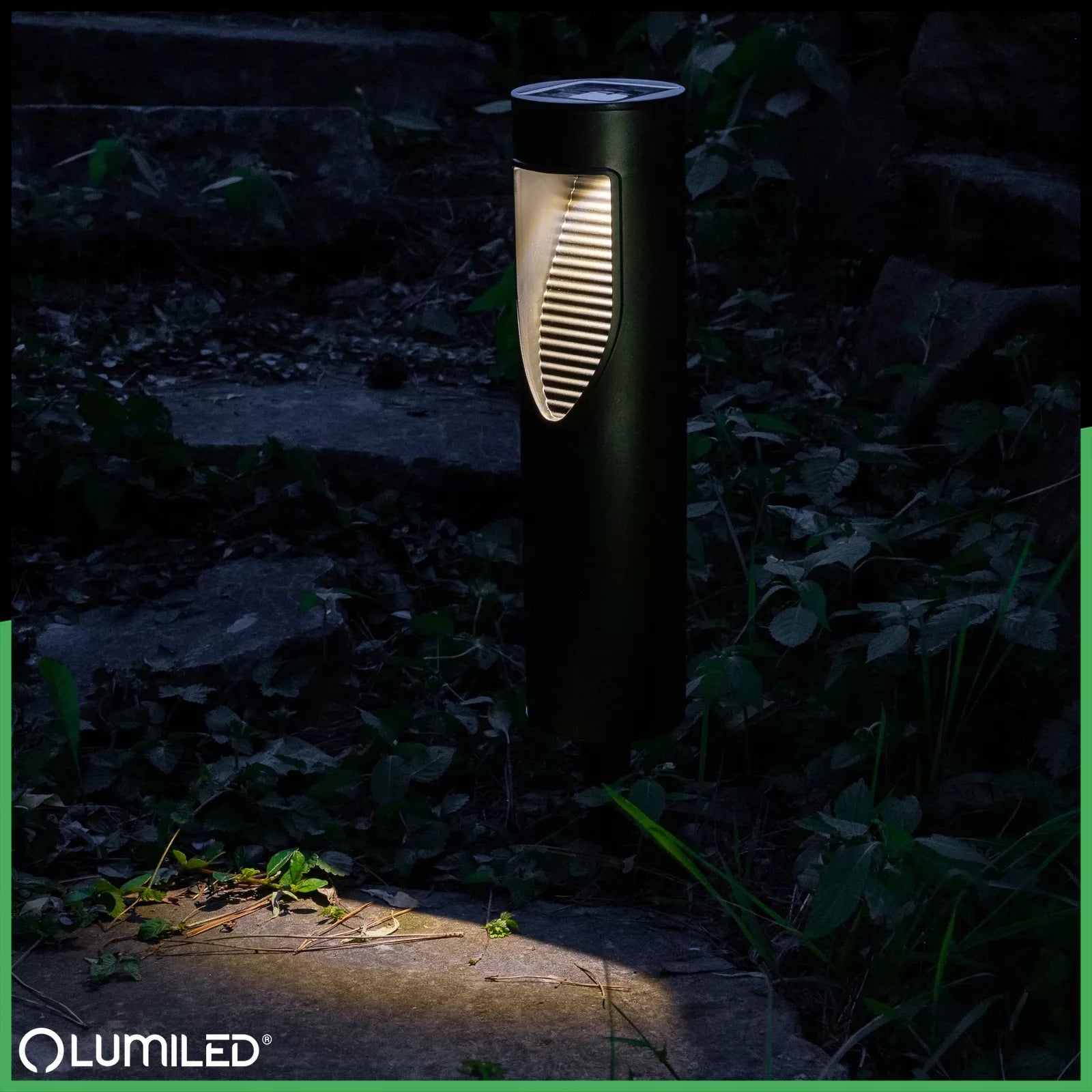 Dekoracyjna wbijana solarna lampa ogrodowa LED w formie słupka z czujnikiem zmierzchu