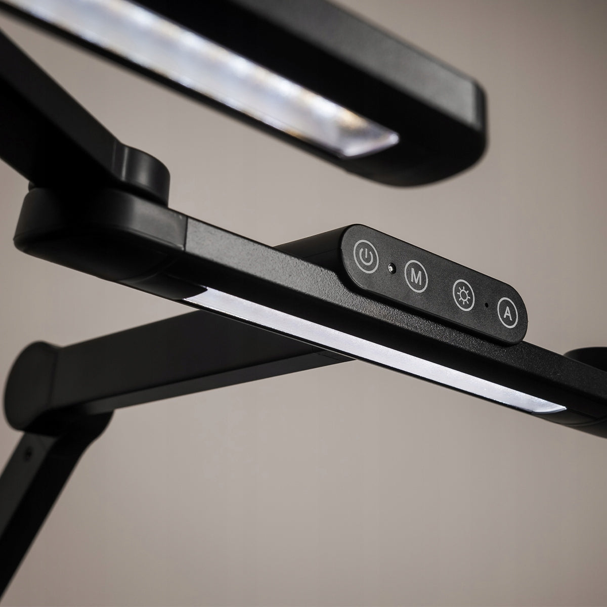 LED stalioninė bešešėlinė darbinė lempa su šviesos ir spalvos temperatūros reguliavimu Glow D2