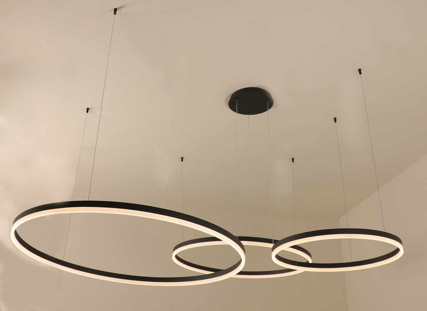 Pakabinama lubinė lempa 3 žiedai juoda LED PILOT moderni 40/60/80cm