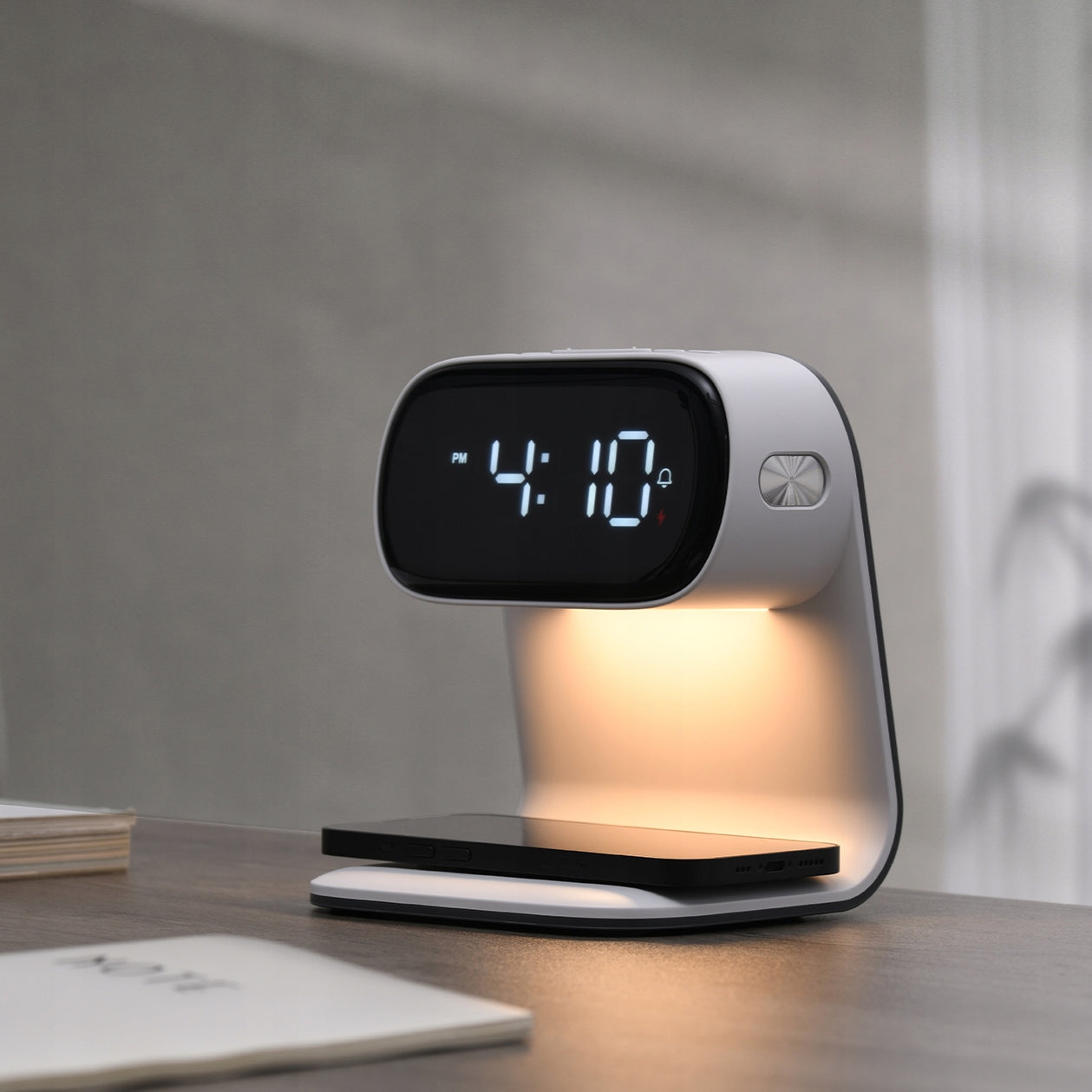 LED stalinė naktinė lemputė su Qi 15W belaidžiu įkrovikliu ir žadintuvu