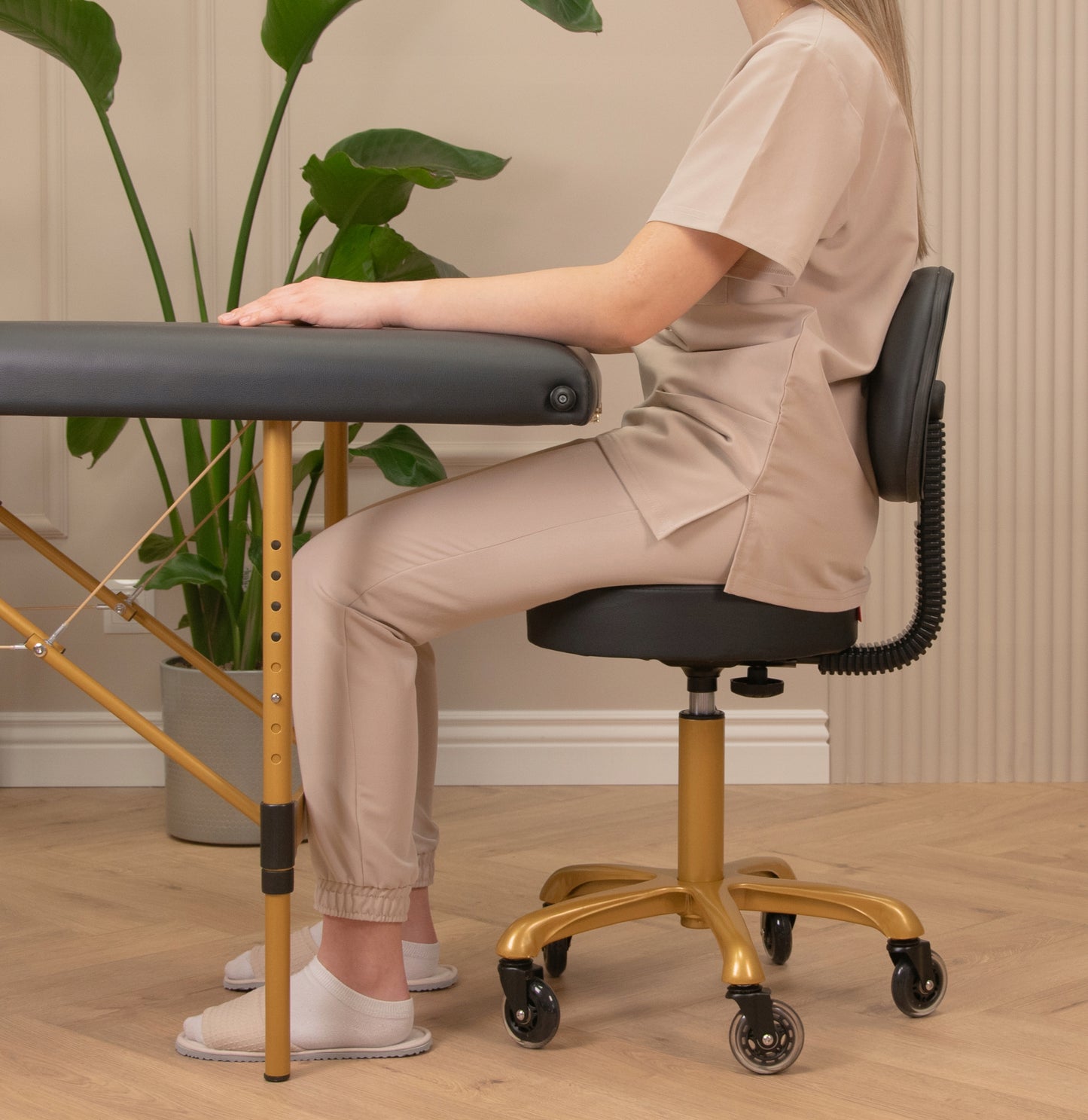 Kosmetologinė lova, stilisto stalas, makiažas, blakstienų priauginimas, sulankstoma kušetė