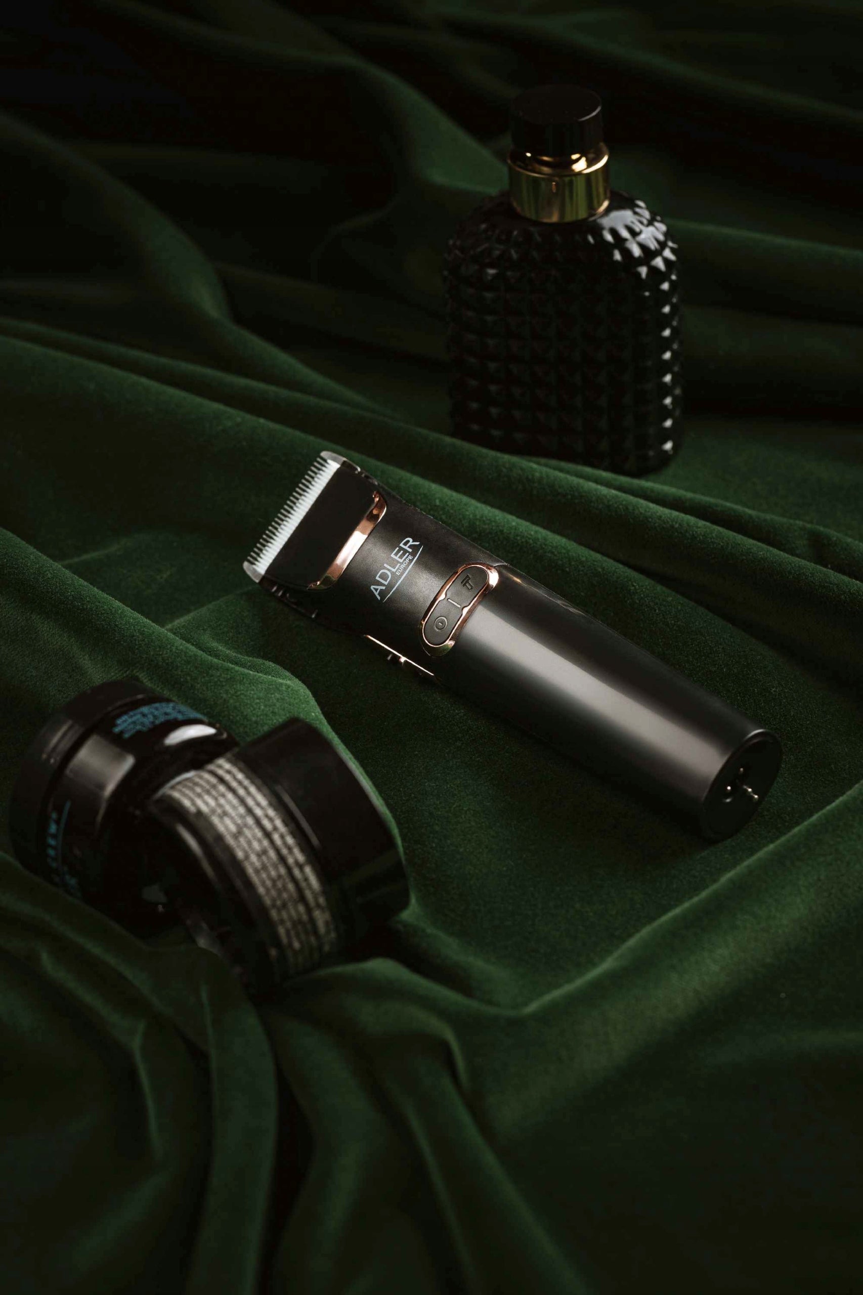 Plaukų kirpimo mašinėlė vyriška, keraminiai ašmenys, 4 antgaliai, LCD, Turbo