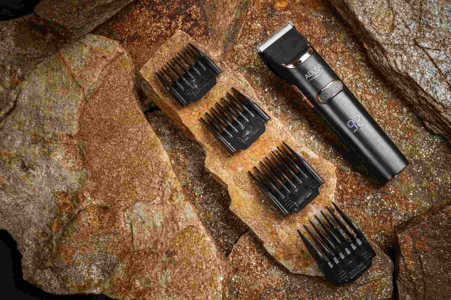 Plaukų kirpimo mašinėlė vyriška, keraminiai ašmenys, 4 antgaliai, LCD, Turbo