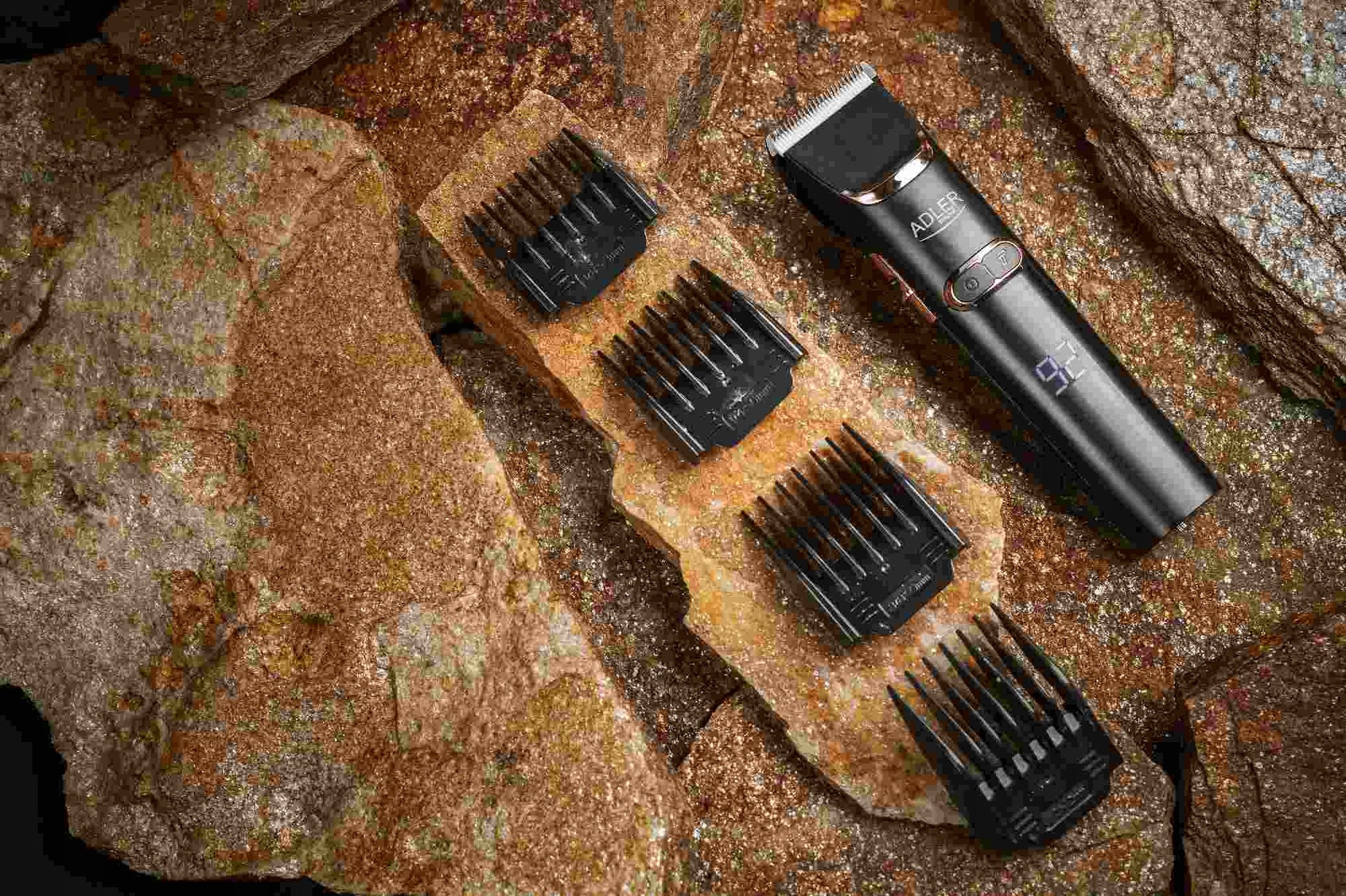 Plaukų kirpimo mašinėlė vyriška, keraminiai ašmenys, 4 antgaliai, LCD, Turbo