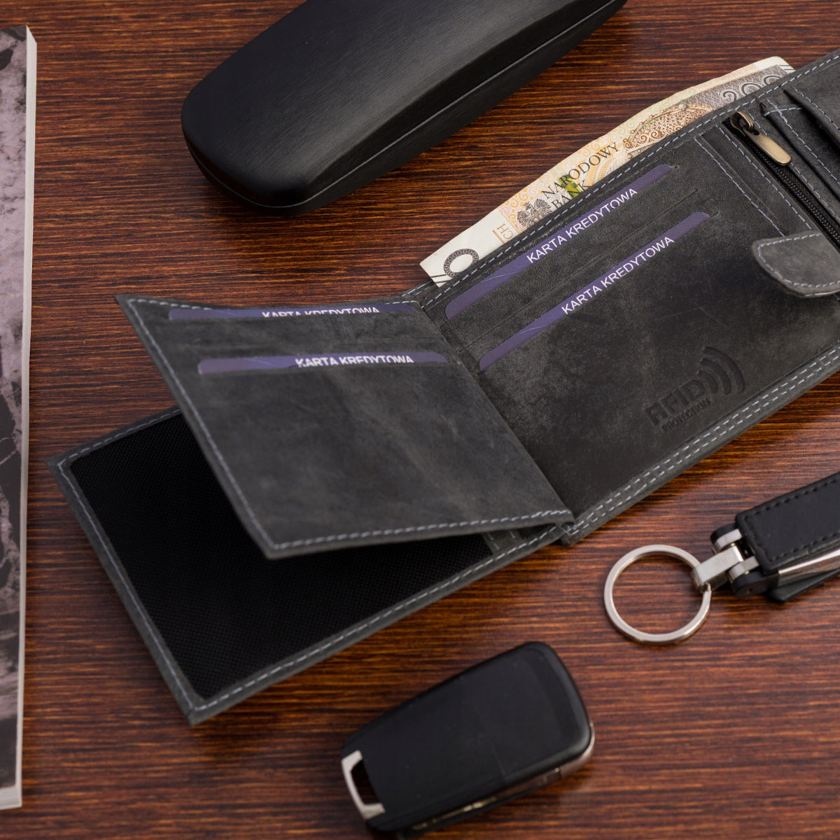 Didelės klasikinės juodos spalvos horizontalios odinės vyriškos piniginės natūralios odos Beltimore