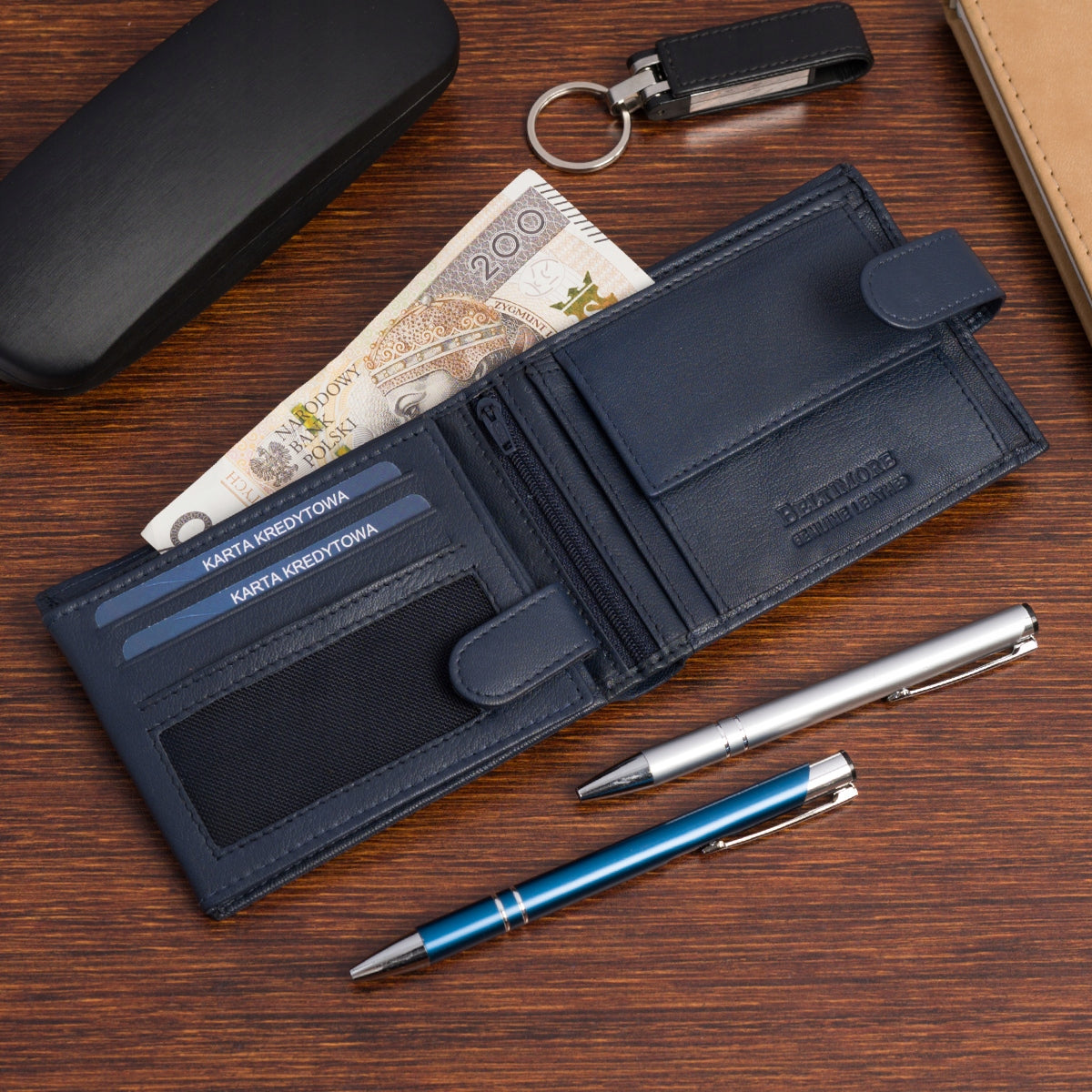 Klasikinis didelis horizontalus vyriškas odinis natūralios odos dėklas "Beltimore" tamsiai mėlynos spalvos