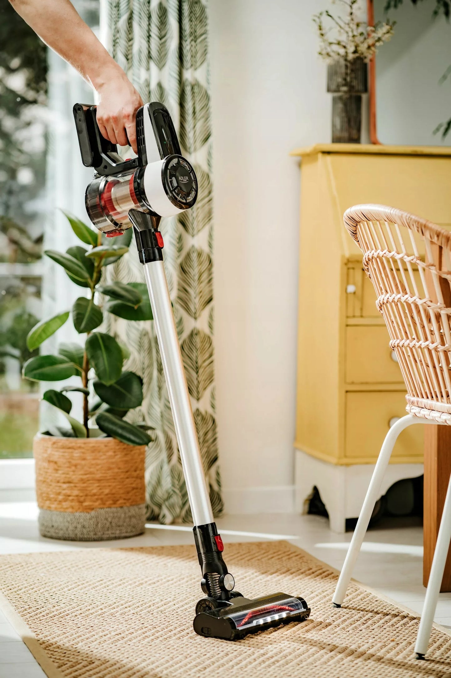 Belaidis vertikalus rankinis dulkių siurblys 3in1, be maišelio, su elektriniu šepečiu, 350W