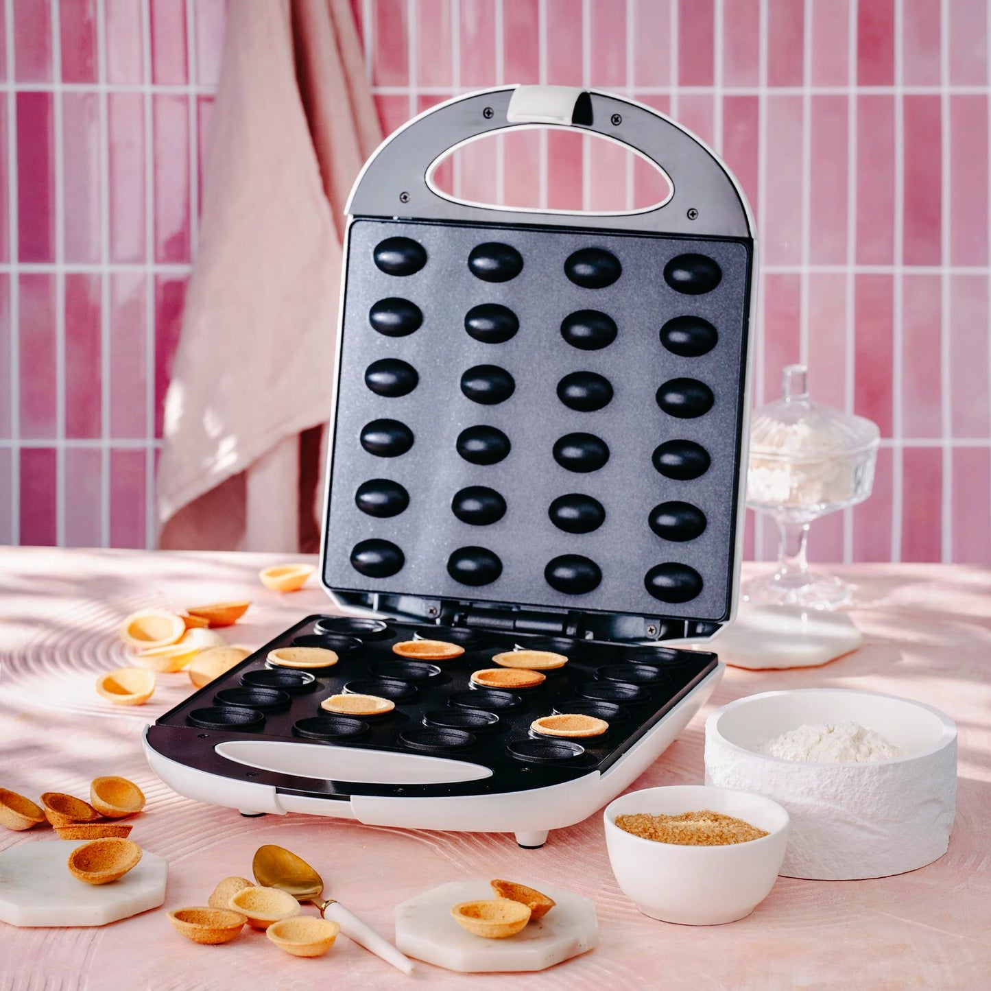 Kepimo aparatas forminiams sausainiams (riešutams), forma 24 vnt., Non-stick danga, 1600W, Receptai