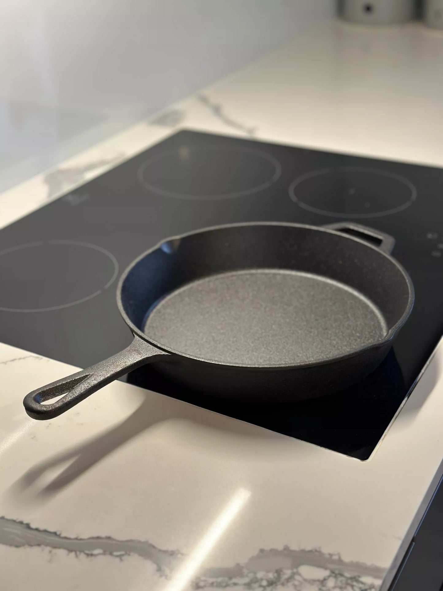 DĖL 30 cm Dydžio Ketaus Keptuvė su Rankena, Indukcijai, Griliui, Dujoms