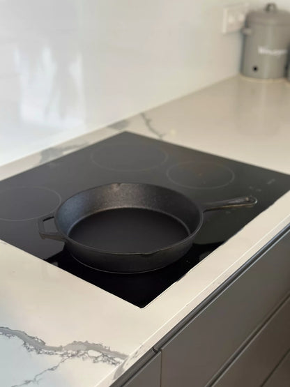 DĖL 30 cm Dydžio Ketaus Keptuvė su Rankena, Indukcijai, Griliui, Dujoms