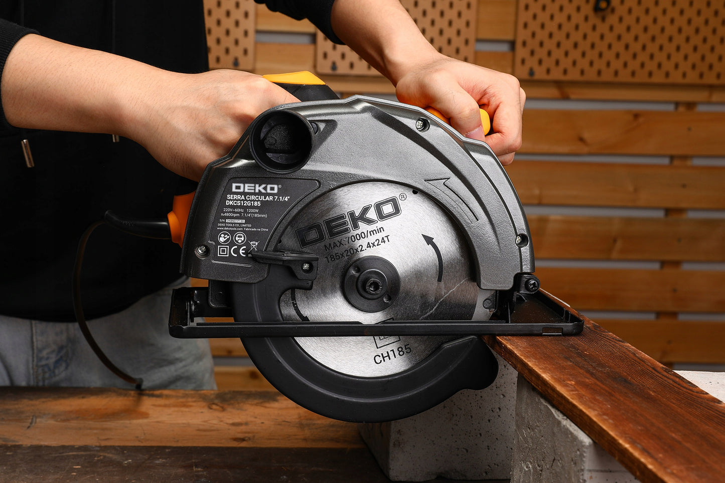 Rankinis diskinis medžio pjūklas 1200W, diskas 185mm DEKO