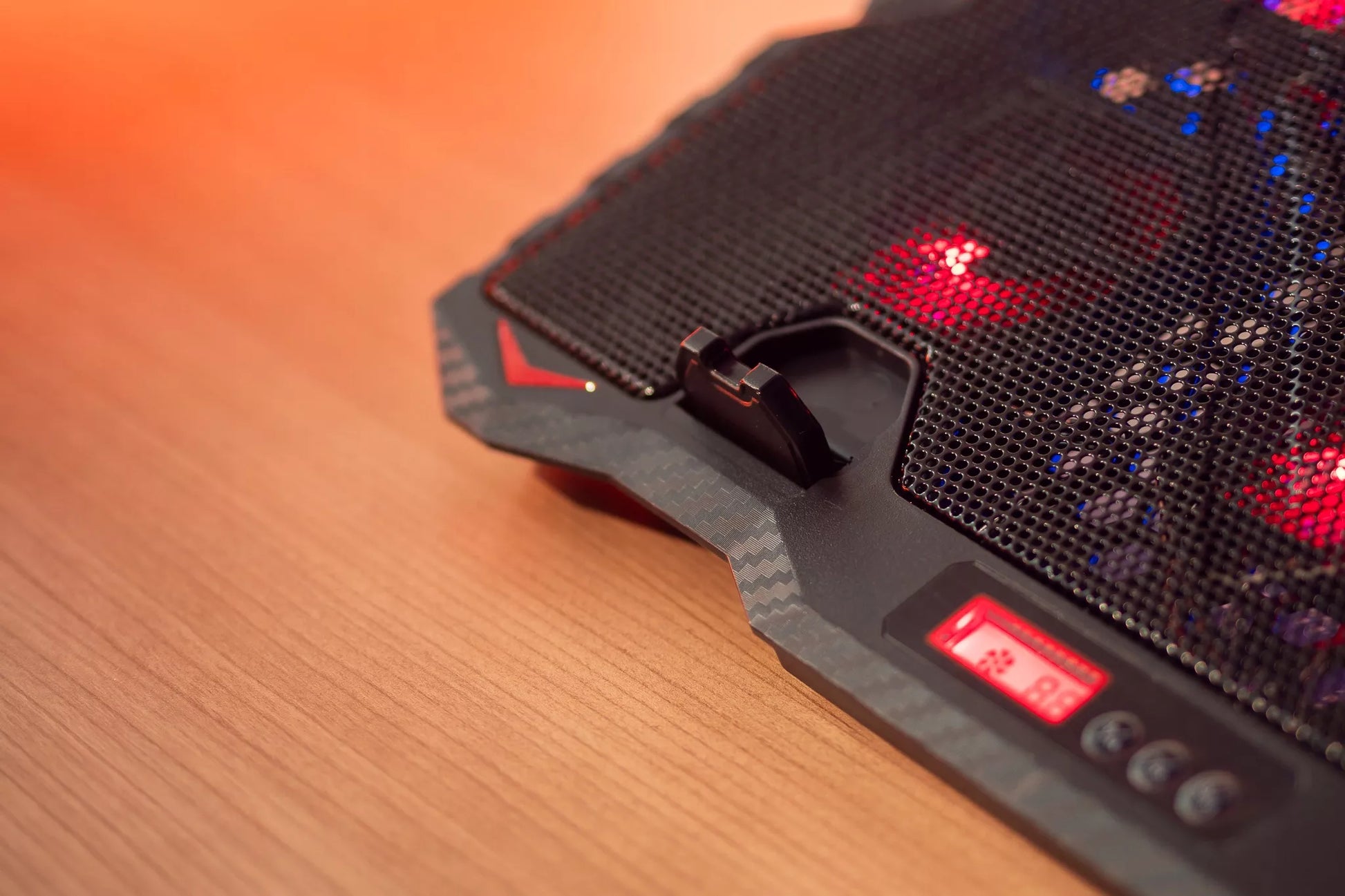 Nešiojamojo kompiuterio aušinimo stovas 15,6' žaidimams, didelis, LED, USB šakotuvas