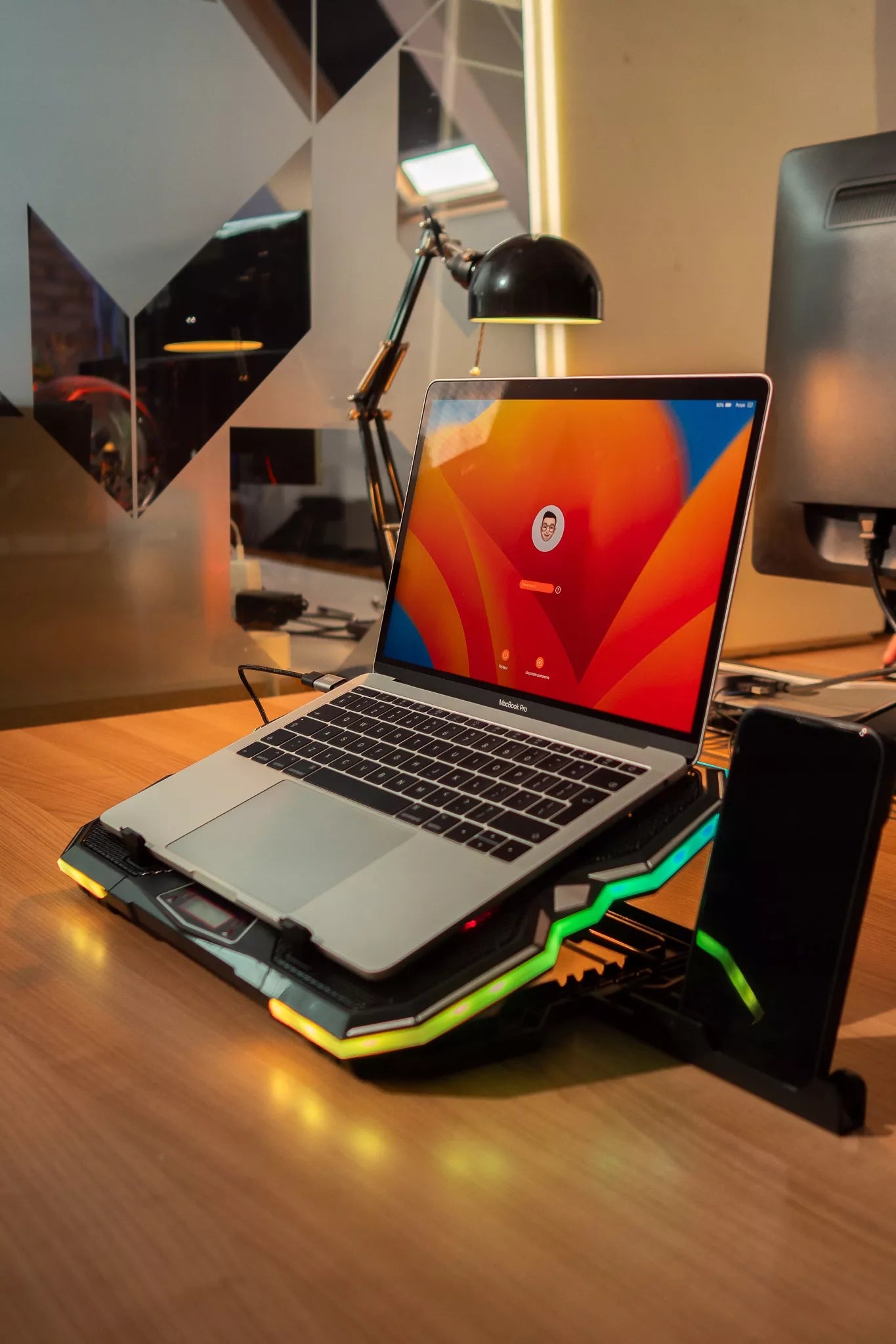 Reguliuojamas nešiojamojo kompiuterio aušinimo stovas 9-17'' LED RGB 2x USB
