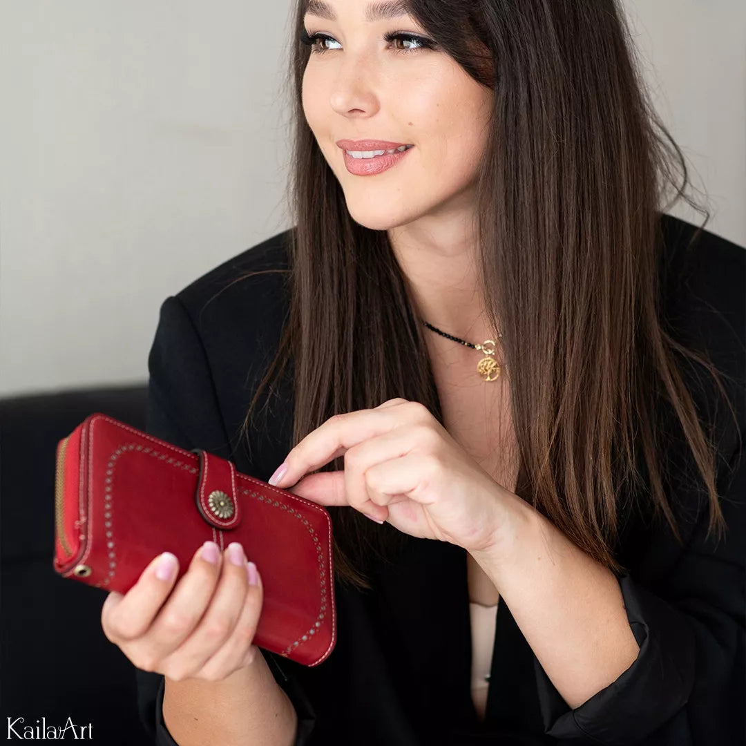 Raudona moteriška odinė piniginė – elegantiška, funkcionali, talpi, su RFID