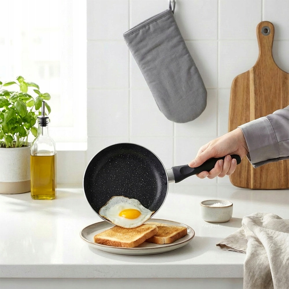 BLACK LINE 16 cm granitinė keptuvė kepimui ir troškinimui, skirta dujinėms ir indukcinėms viryklėms