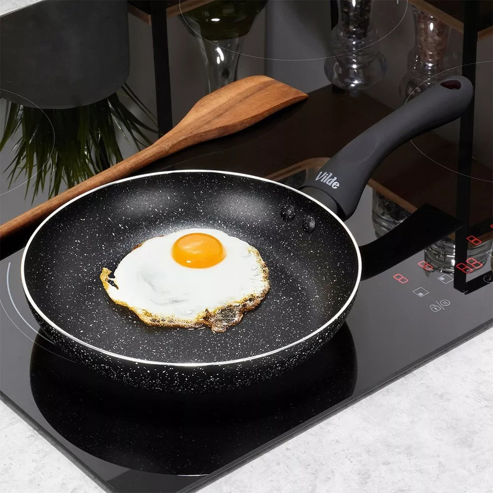 Granitinė keptuvė BLACK LINE 20 cm kepimui ir troškinimui ant dujinės bei indukcinės viryklės
