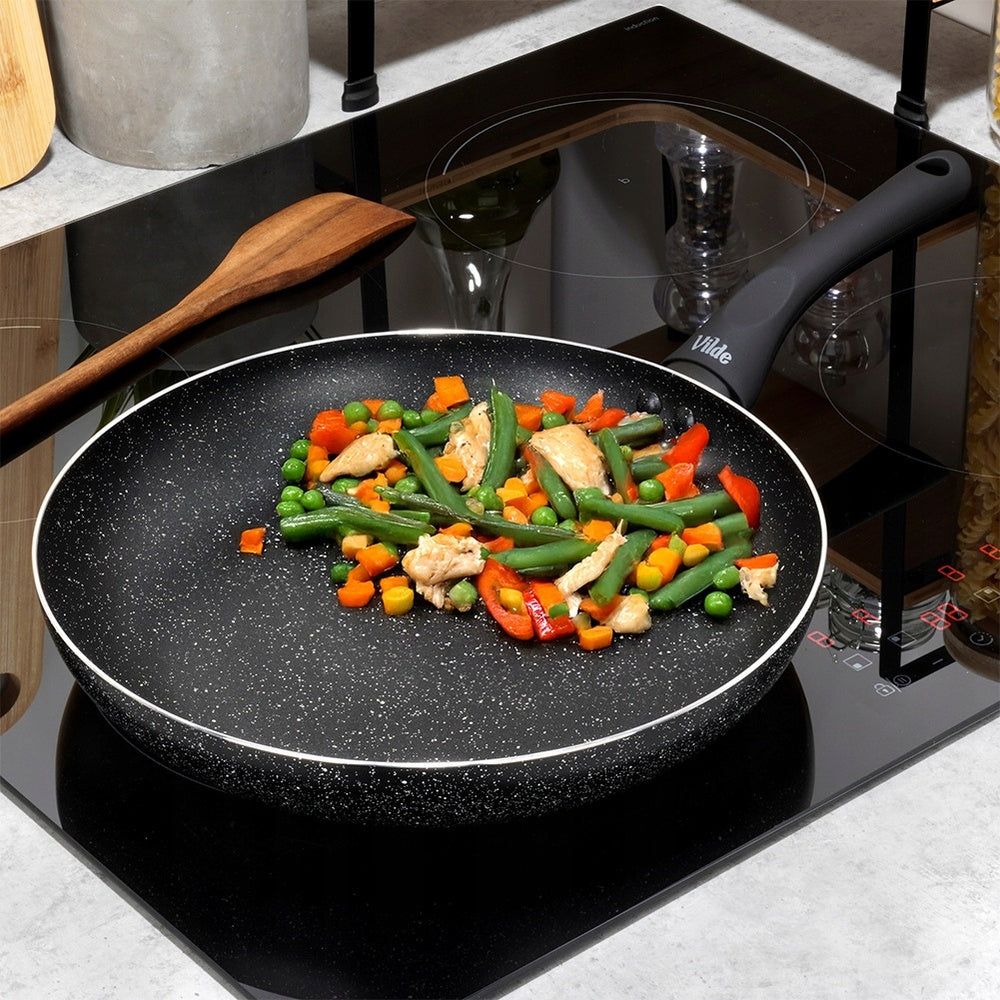 GRANITINĖ keptuvė kepimui, troškiniams BLACK LINE 28 cm dujinėms, indukcinėms viryklėms