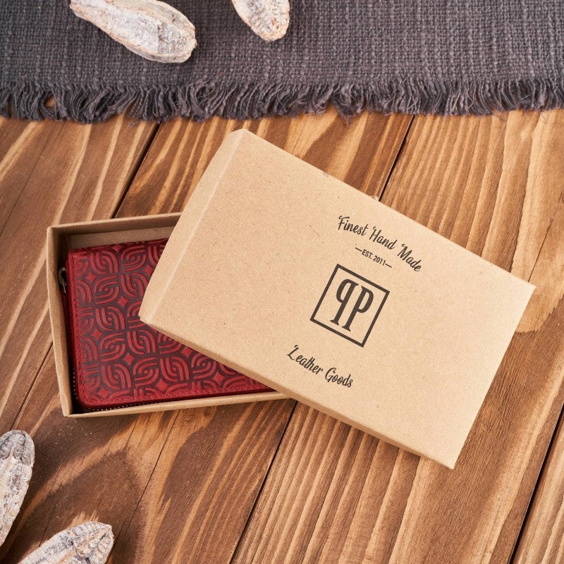 Odinė moteriška piniginė, raudona, geometrinio rašto, su užtrauktuku, RFID