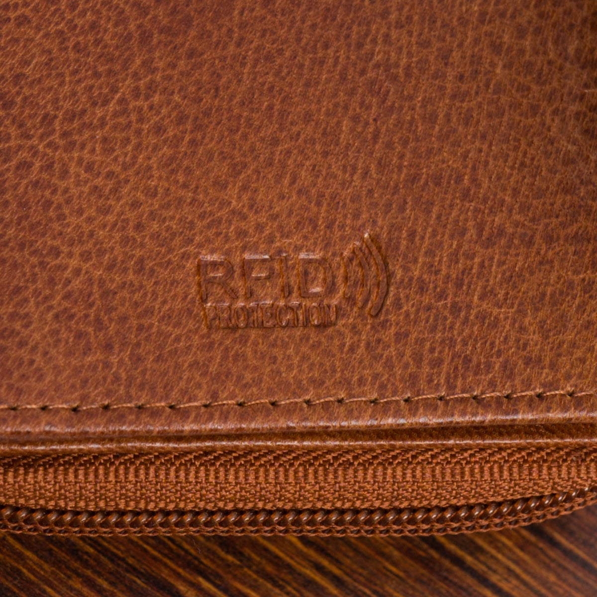 Moteriška odinė horizontali "vintage" pintų raštų didelė "premium" piniginė Beltimore