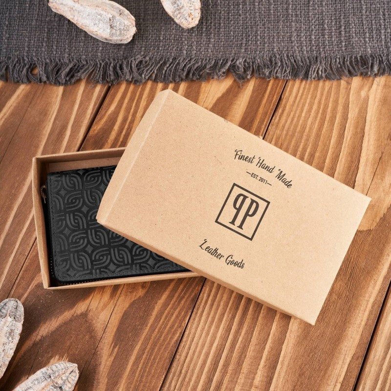 Moteriška odinė piniginė su geometriniu raštu, juoda, vintažinė, Paolo Peruzzi