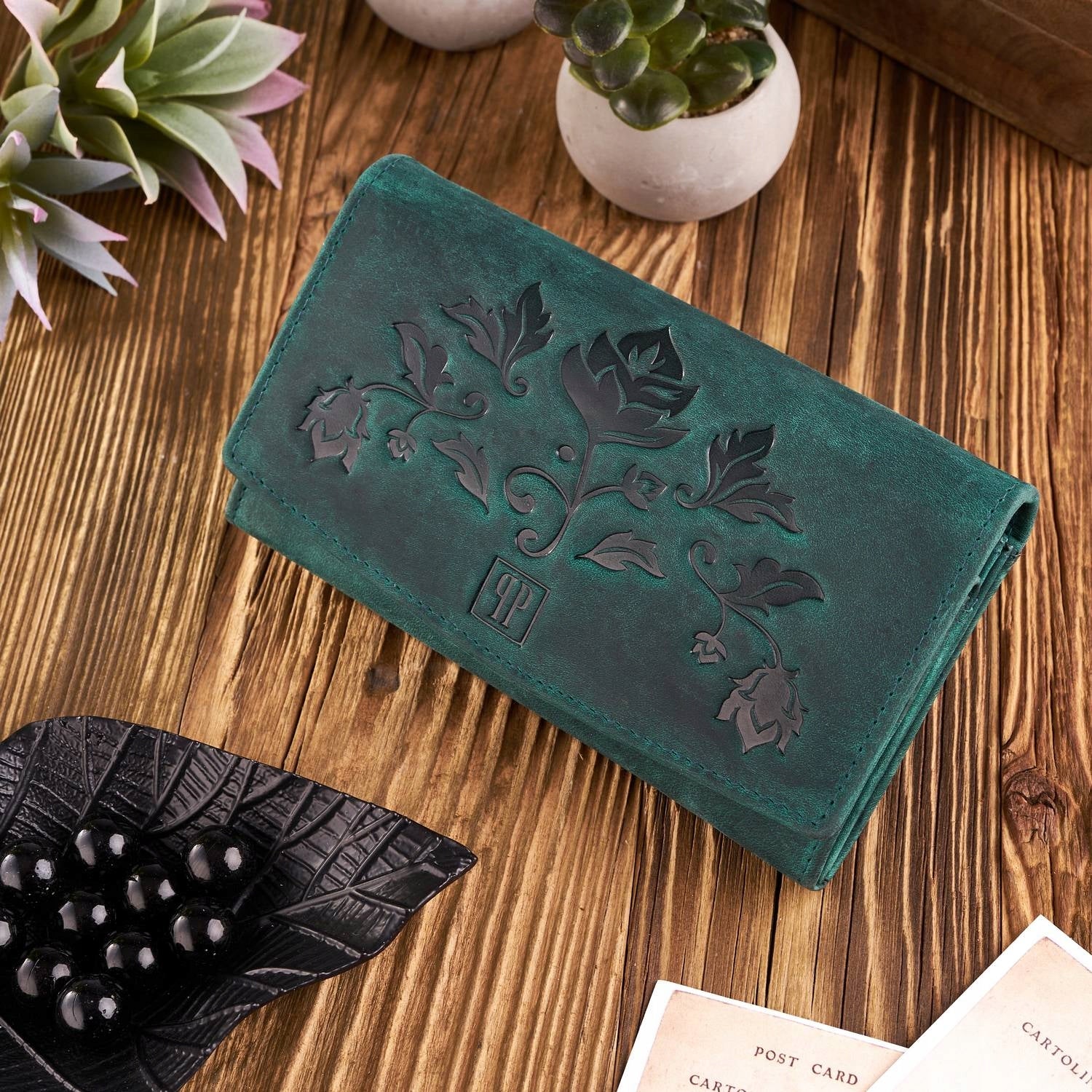 Moteriška odinė didelė "vintage" žalia piniginė su gėlėmis Paolo Peruzzi Rfid