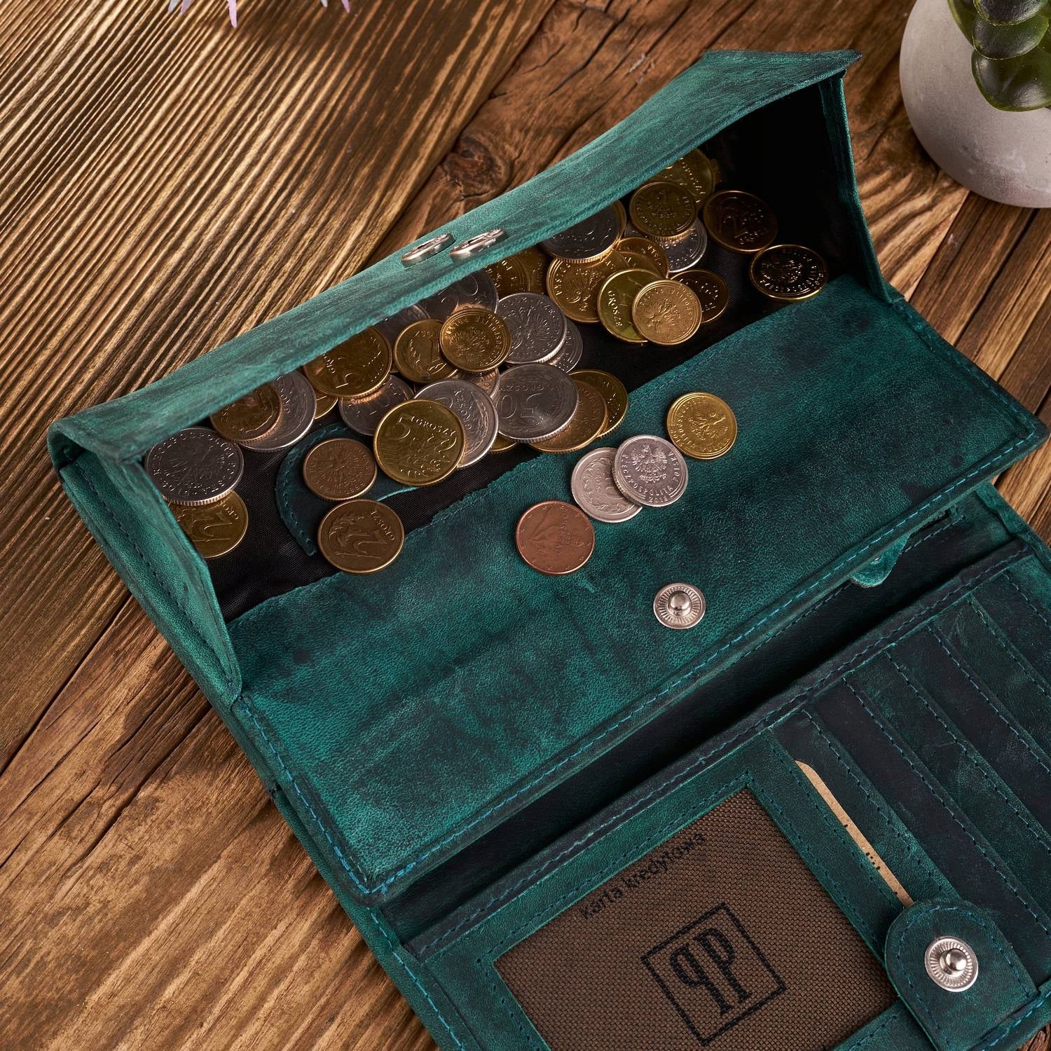 Moteriška odinė didelė "vintage" žalia piniginė su gėlėmis Paolo Peruzzi Rfid