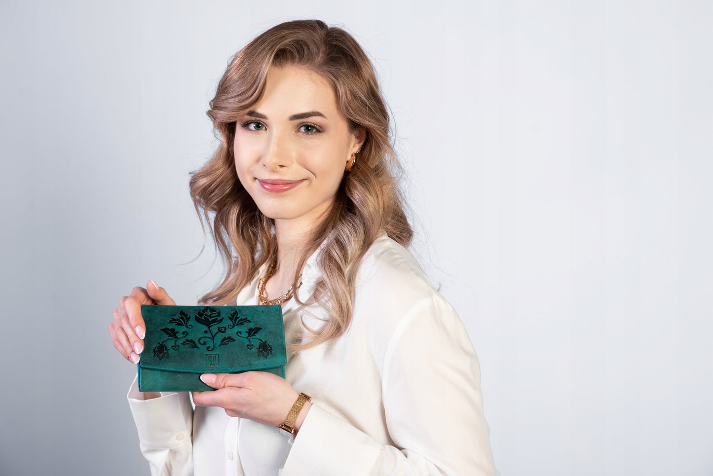 Moteriška odinė didelė "vintage" žalia piniginė su gėlėmis Paolo Peruzzi Rfid