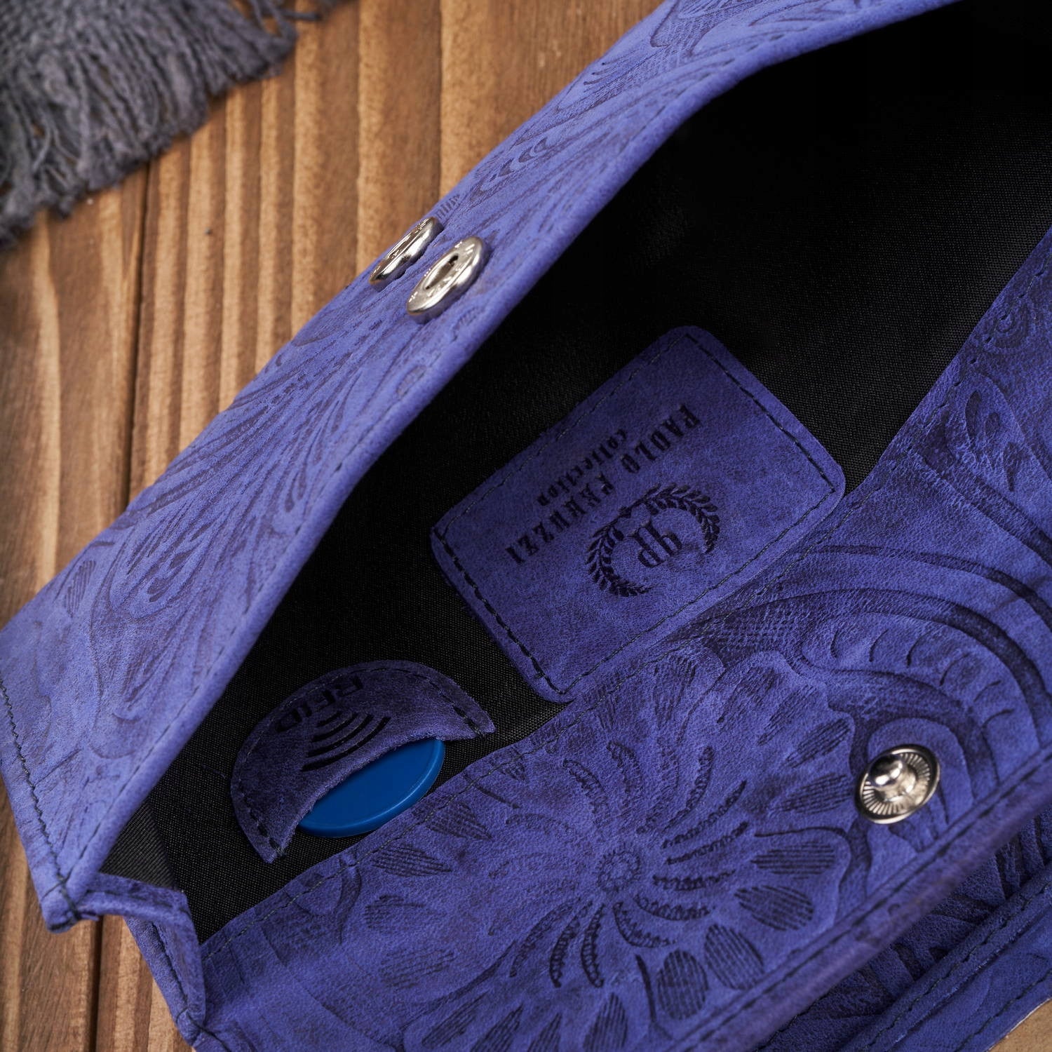 Didelė moteriška odinė piniginė, vintage, gėlėta, tamsiai mėlyna Paolo Peruzzi