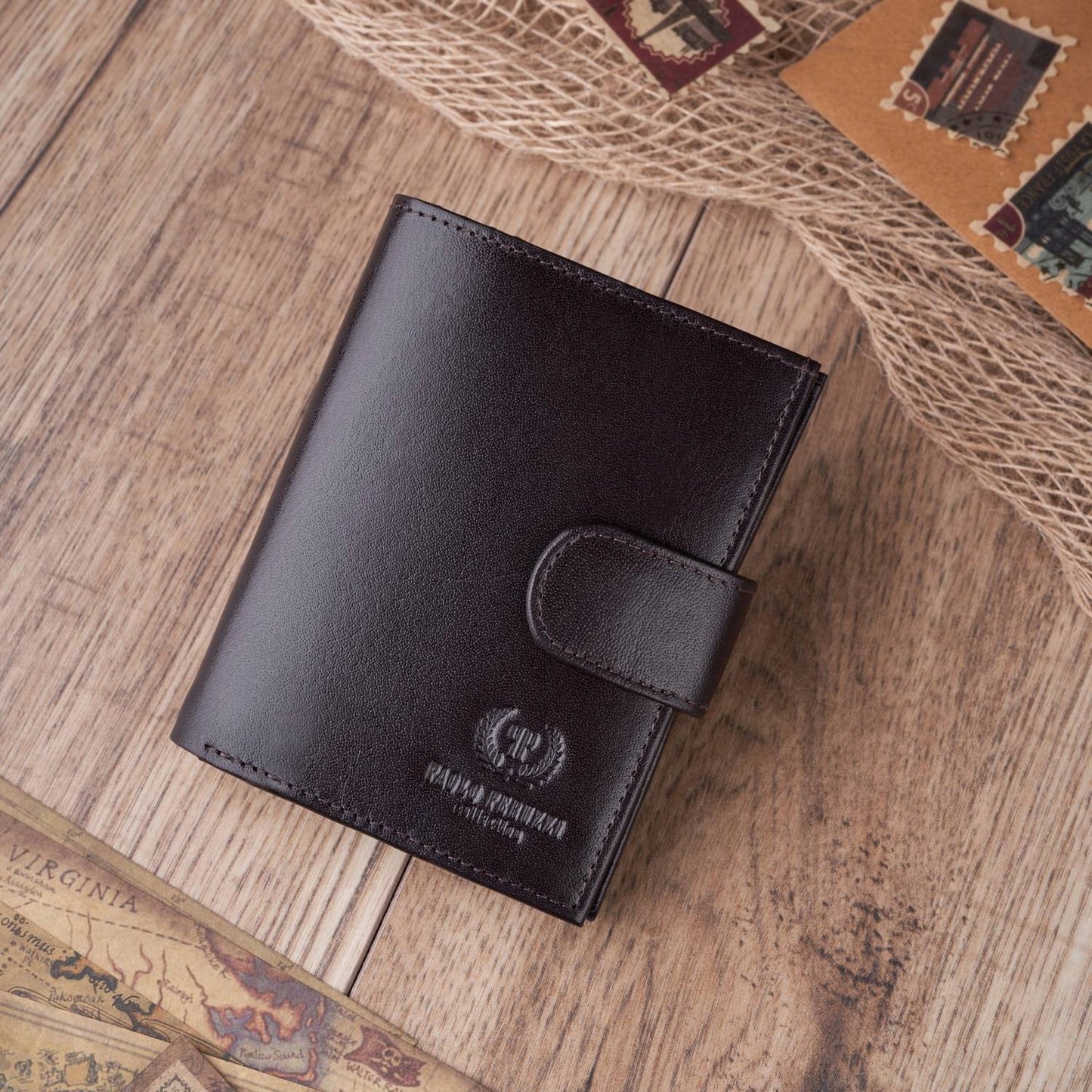 Odinė vyriška "Paolo Peruzzi" piniginė, užsegama atvartu, su RFID apsauga, rudoje dėžutėje