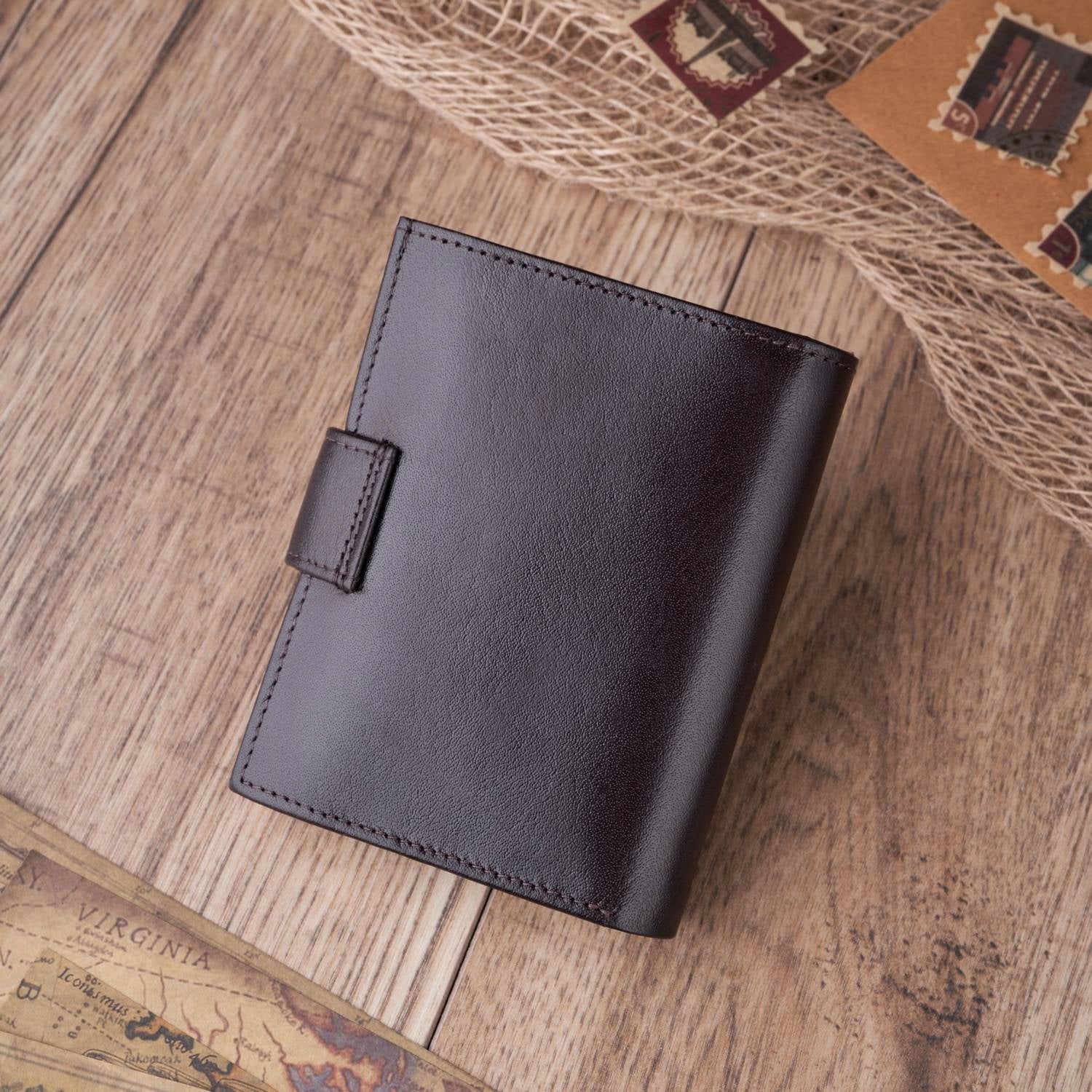 Odinė vyriška "Paolo Peruzzi" piniginė, užsegama atvartu, su RFID apsauga, rudoje dėžutėje