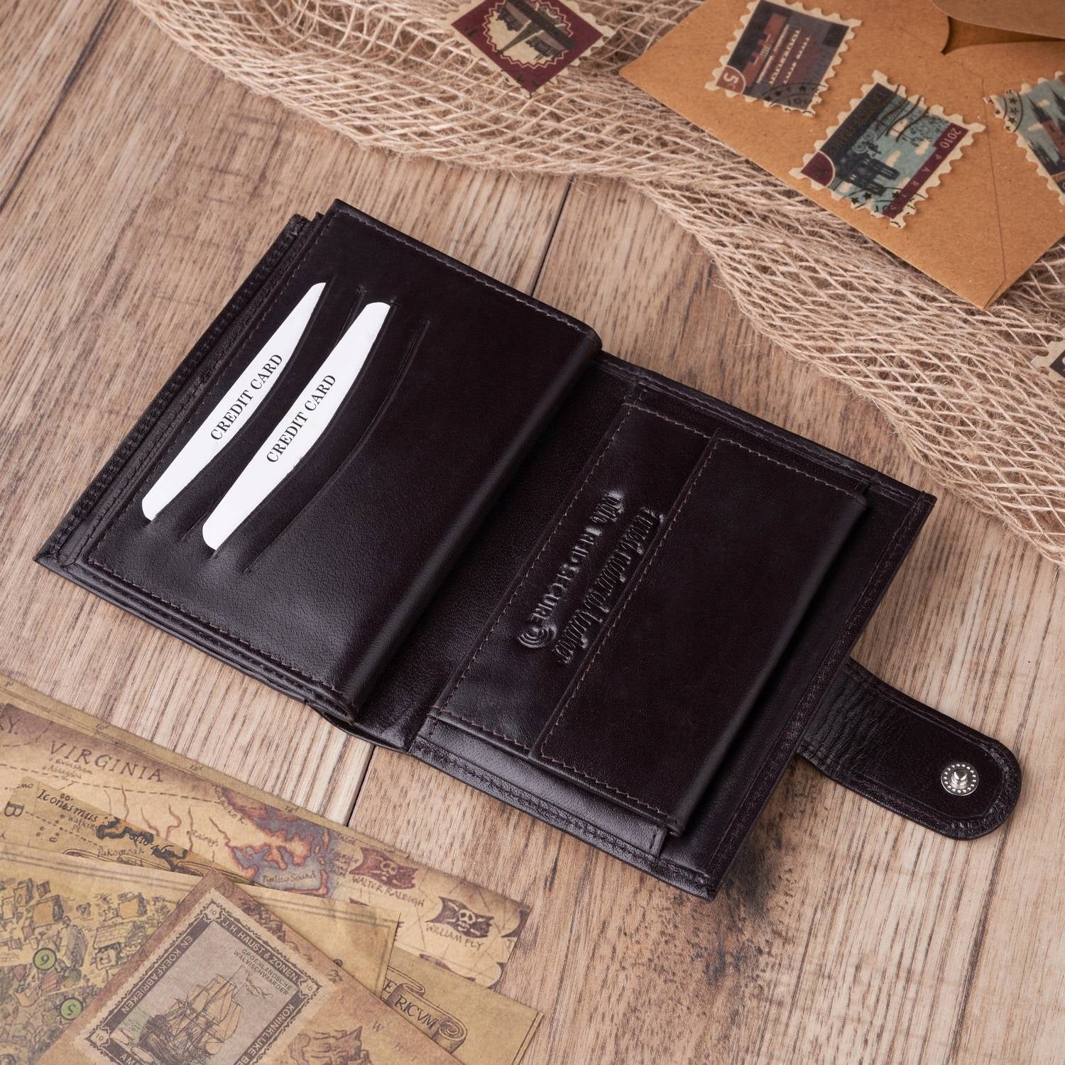 Odinė vyriška "Paolo Peruzzi" piniginė, užsegama atvartu, su RFID apsauga, rudoje dėžutėje