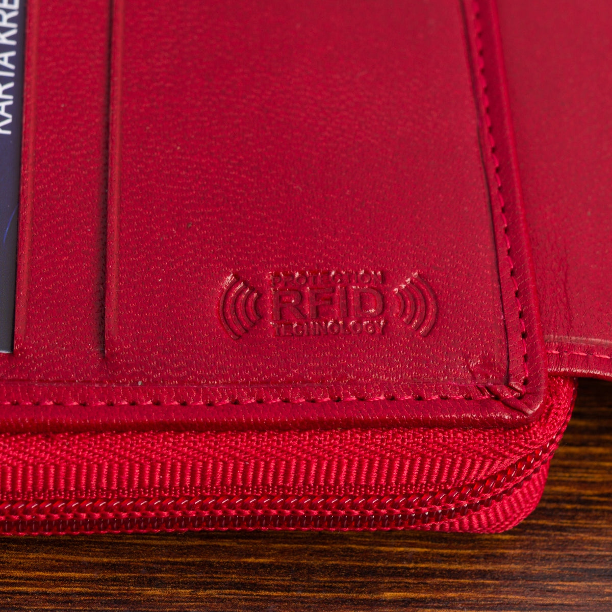 Moteriška odinė piniginė su RFiD apsauga, skirta kortelėms, klasikinė, graži, raudona Beltimore
