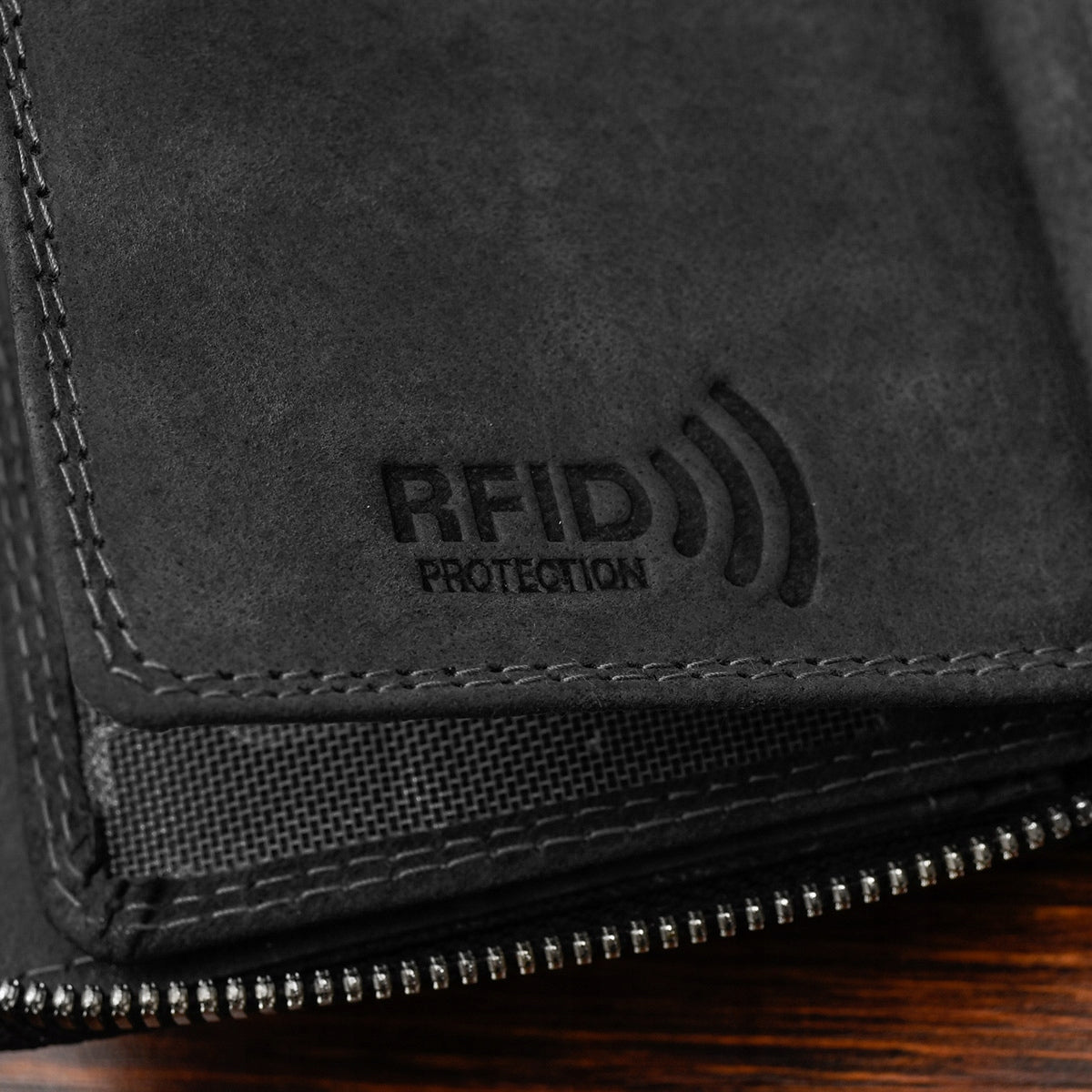 Vyriška odinė piniginė juoda RFiD vertikali didelė užsegama nubukas Beltimore