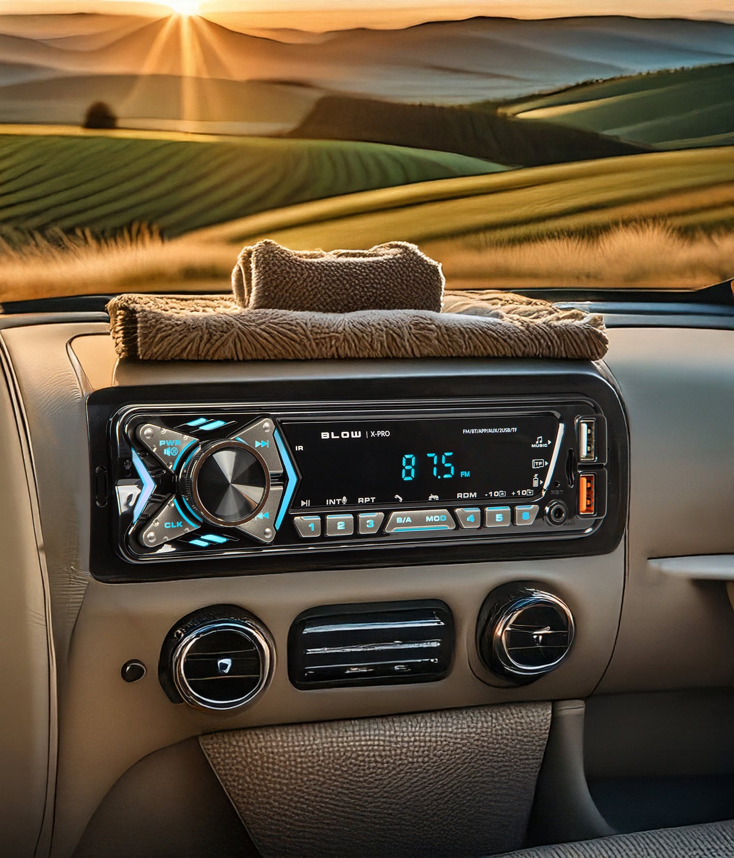 Automobilio radijas su Bluetooth, 1-DIN, USB, AUX, SD, mikrofonas, nuotolinio valdymo pultas, baterija, komplektas