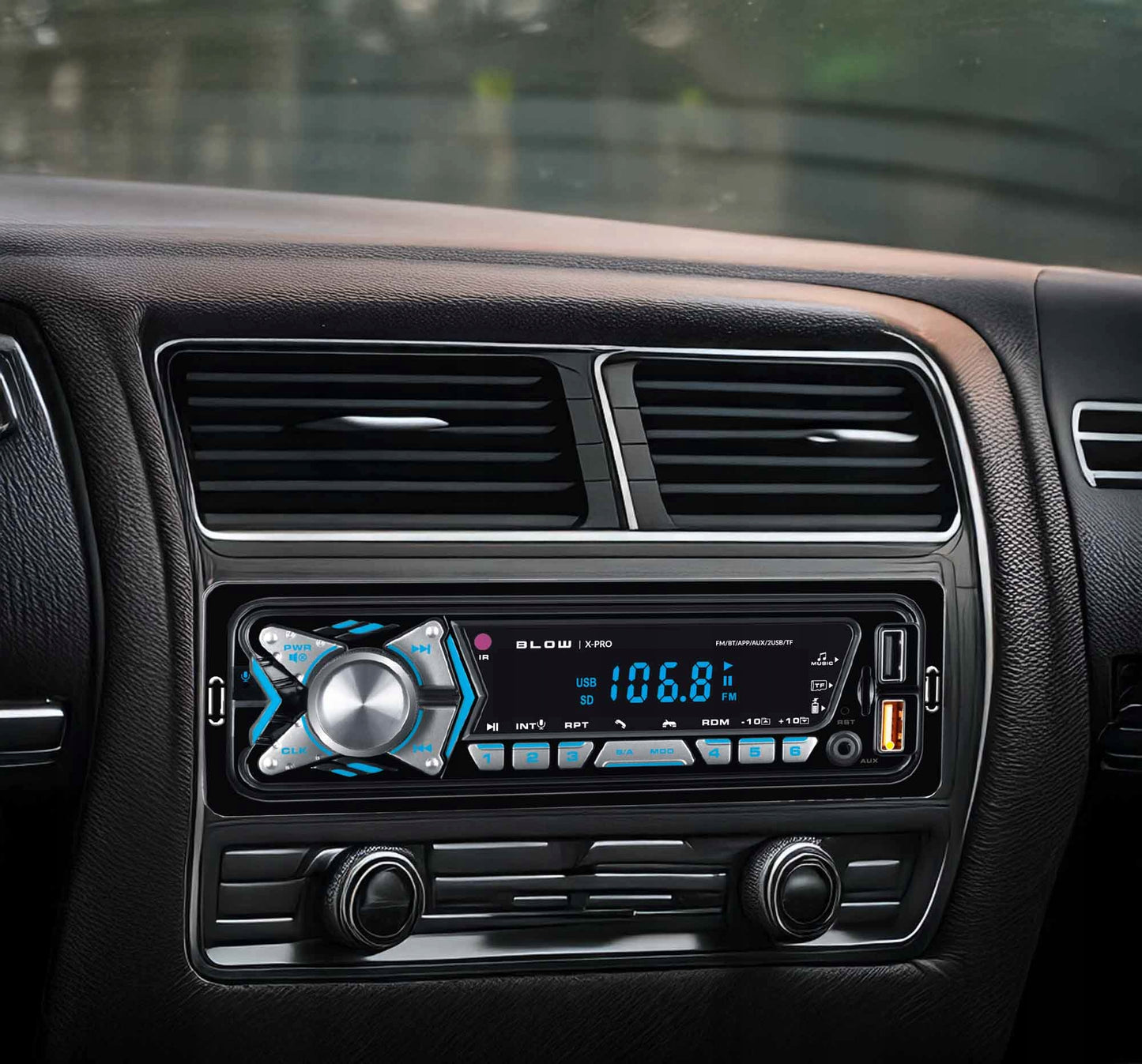 Automobilio radijas su Bluetooth, 1-DIN, USB, AUX, SD, mikrofonas, nuotolinio valdymo pultas, baterija, komplektas