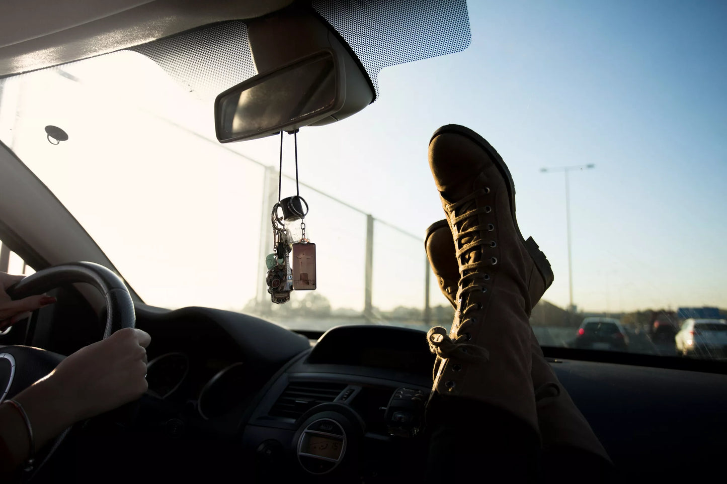 Automobilio radijas su Bluetooth, 1-DIN, USB, AUX, SD, mikrofonas, nuotolinio valdymo pultas, baterija, komplektas
