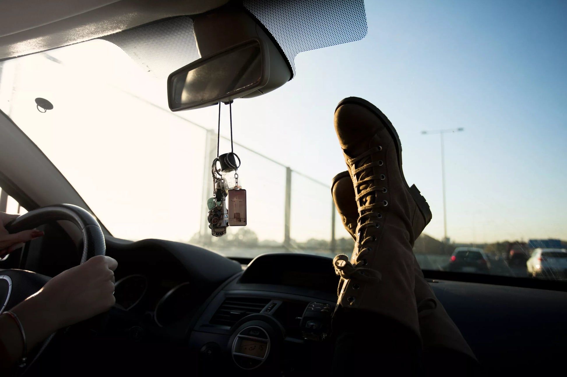 Automobilio radijas su Bluetooth, 1-DIN, USB, AUX, SD, mikrofonas, nuotolinio valdymo pultas, baterija, komplektas