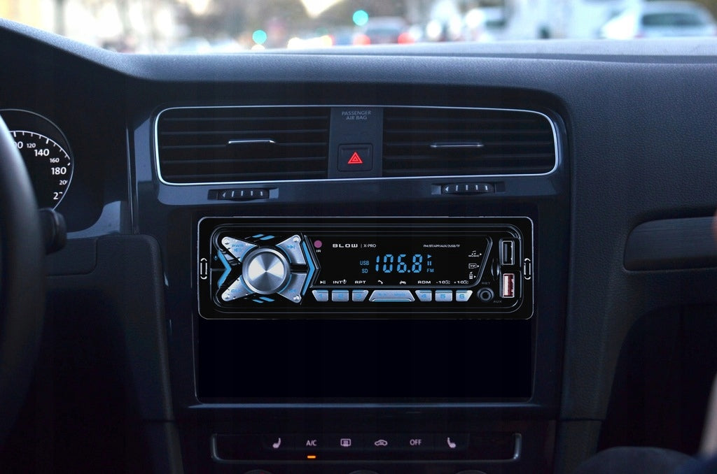 Automobilio radijas su Bluetooth, 1-DIN, USB, AUX, SD, mikrofonas, nuotolinio valdymo pultas, baterija, komplektas