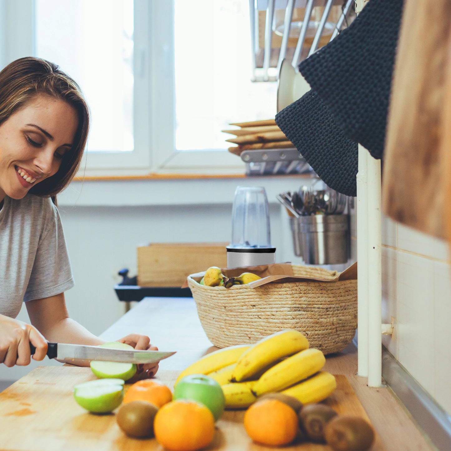 Daugiafunkcis virtuvinis kombainas-blenderis su ąsočiu, 600W, + 2 dideli 470 ml puodeliai